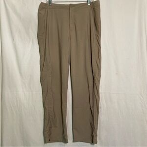 EUC Royal Robbins Discovery pants size 16 short